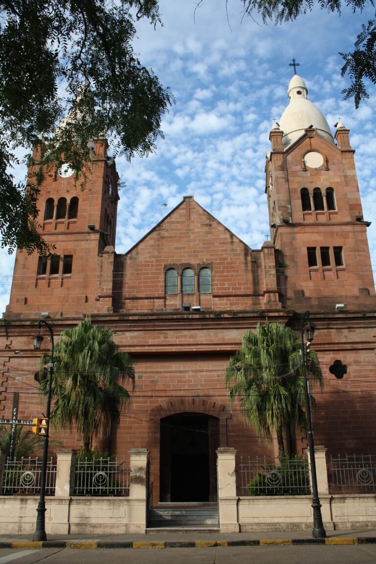 Corrientes frente iglesia nuestra
